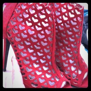 Red PUMPS for Valentines 😍